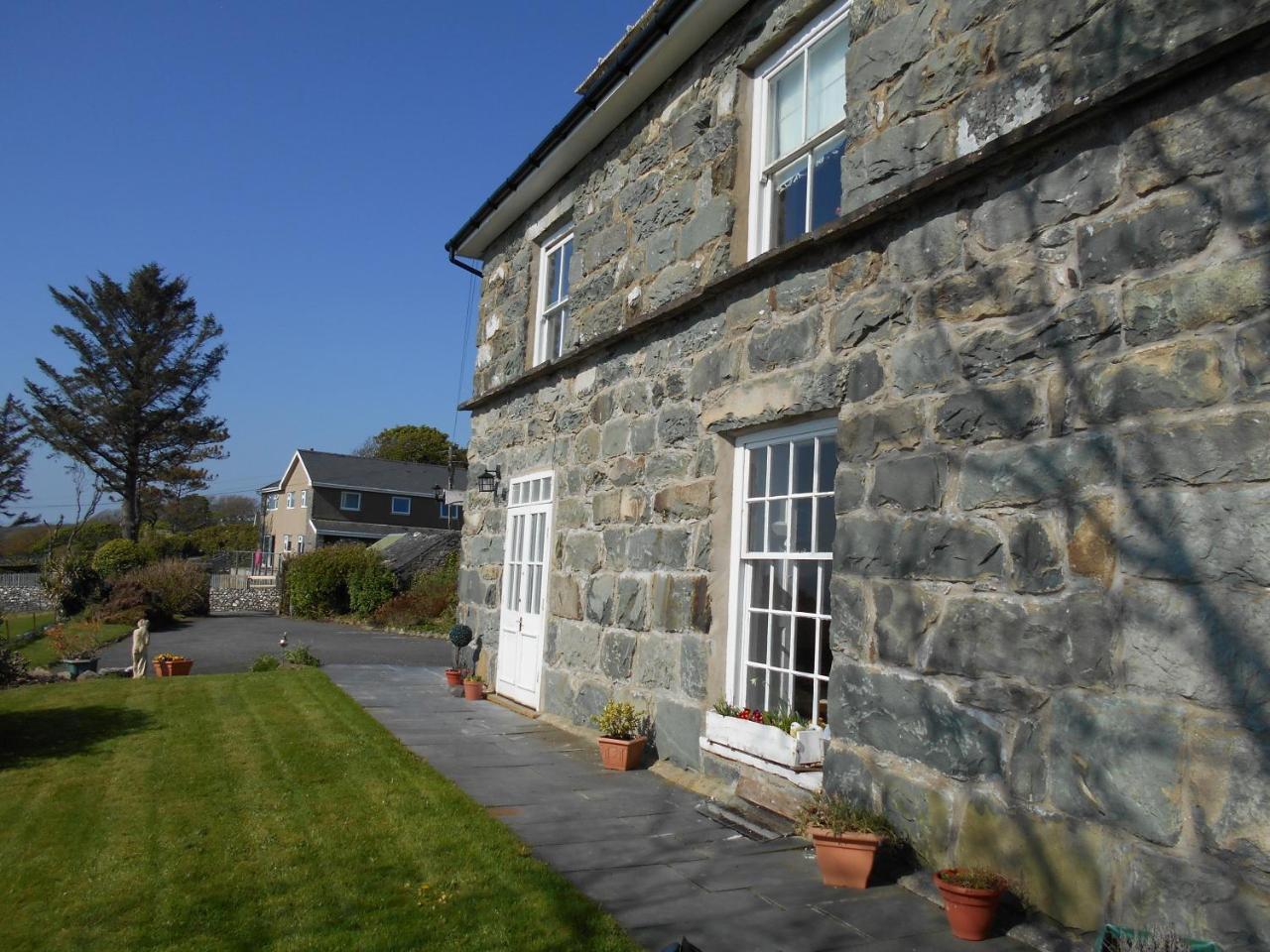 Hendre Clochydd Hall Llanaber Exteriör bild
